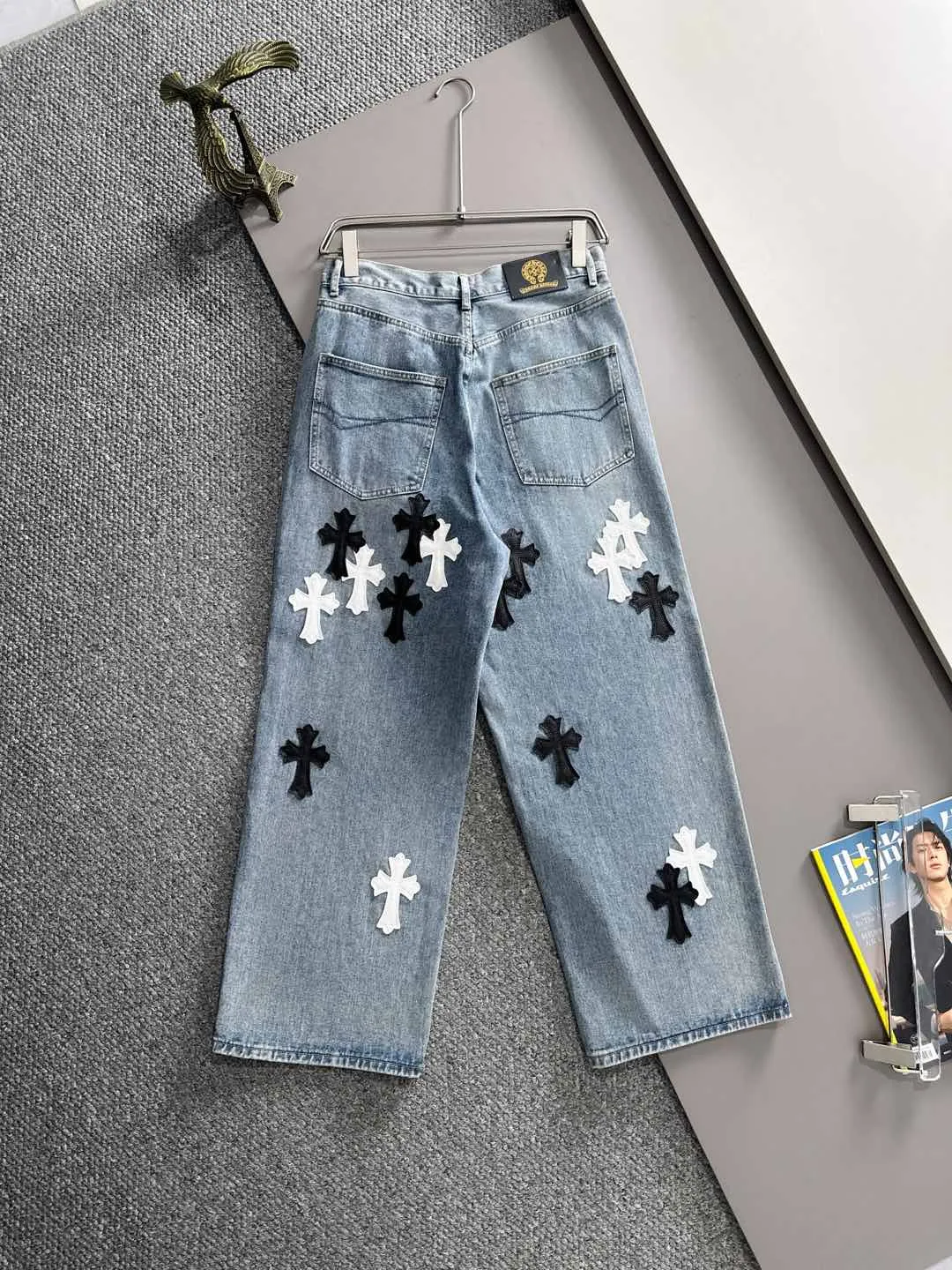 🅿️400 Croxin 2025 summer loose wide-leg jeans straight trousers, the trend in the trend! Many fashion bloggers control the upper body. The water is woven from imported Japanese Denim plain cotton denim fabric. It has three standards, is soft, delicate, comfortable and breathable. The color has a modern and fashionable vicissitudes. The upper body is versatile and fashionable! Light luxury, a must-have item for daily commuting! Size: S-3XL (please state your height and weight when placing an order)